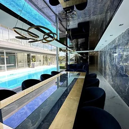 Luxury Mansion La