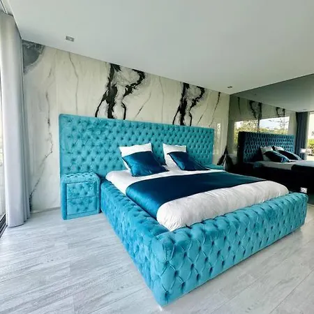 Villa Luxury Mansion La *